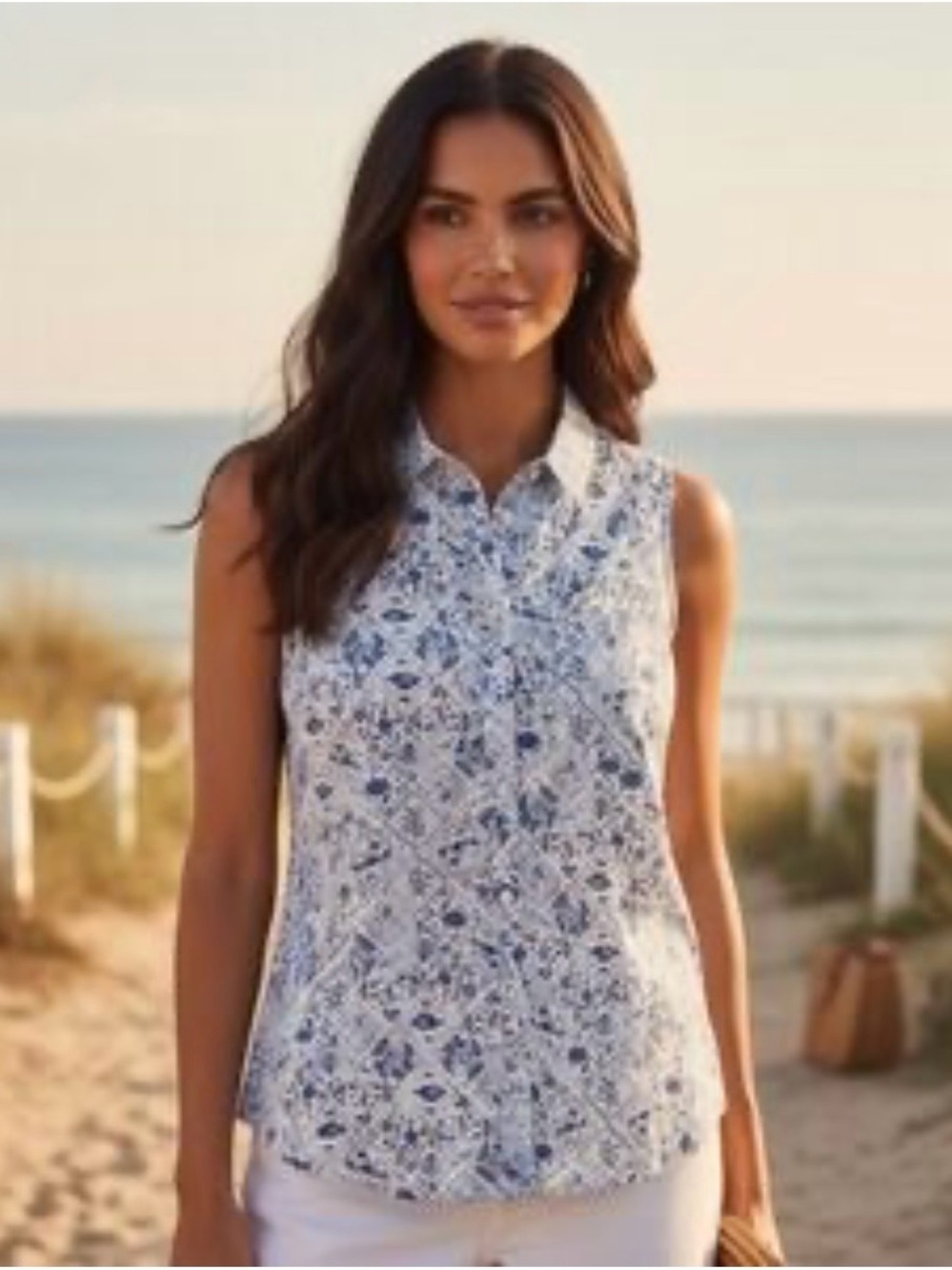 Billy T Sleeveless Collared Feminine Floral Blue & White Button Down Blouse Sz M